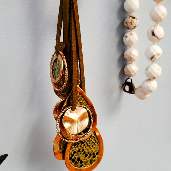 Necklaces - Picture 5 of 8